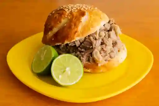Cemita de cecina hervida de Taquería El Pipirín
