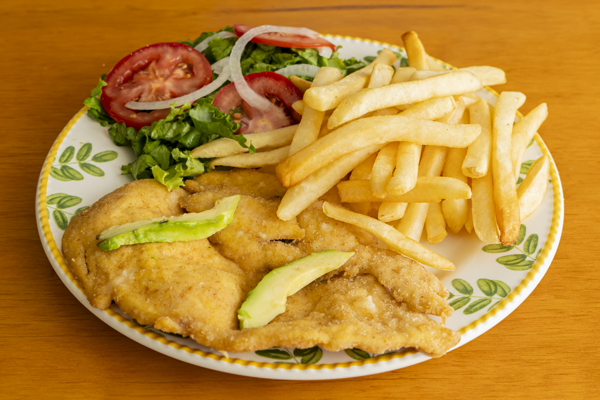 Cemita de milanesa con papas en Taquería El Pipirín